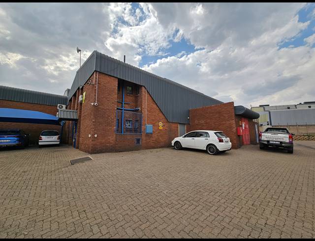 357M² WAREHOUSE TO LET IN JET PARK